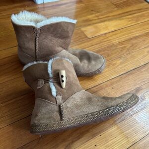 UGG Garnet Chestnut Sheepskin Suede Ankle Boots